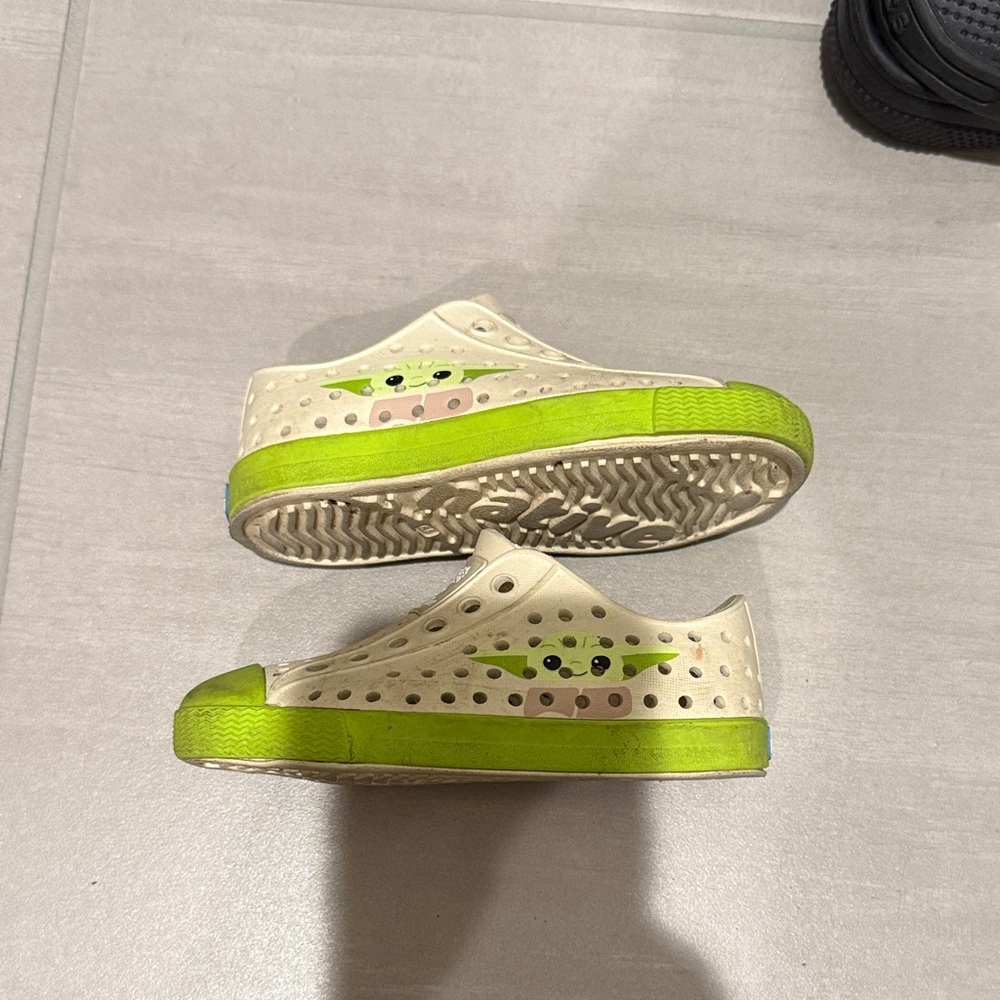 Native Star Wars Kids Beige and Green Slip-On Shoes